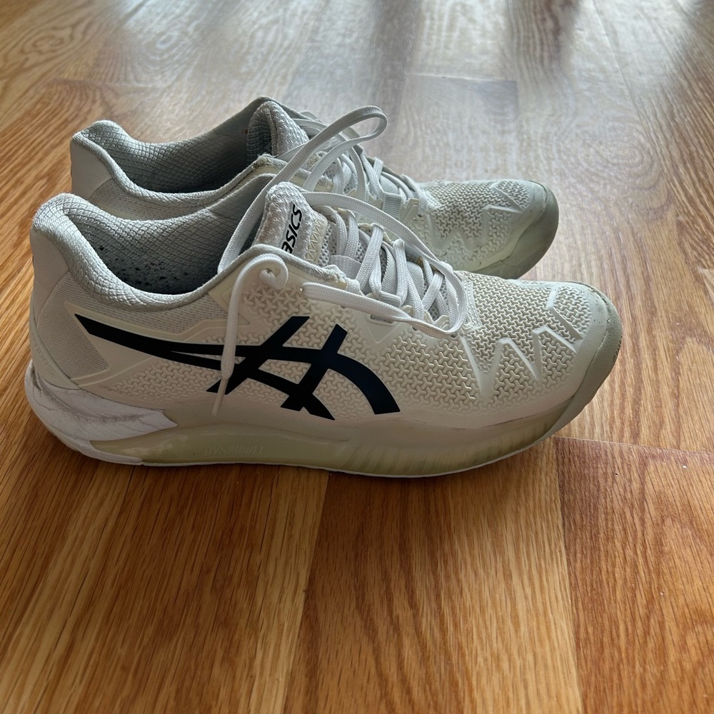 Ascis tennis shoes